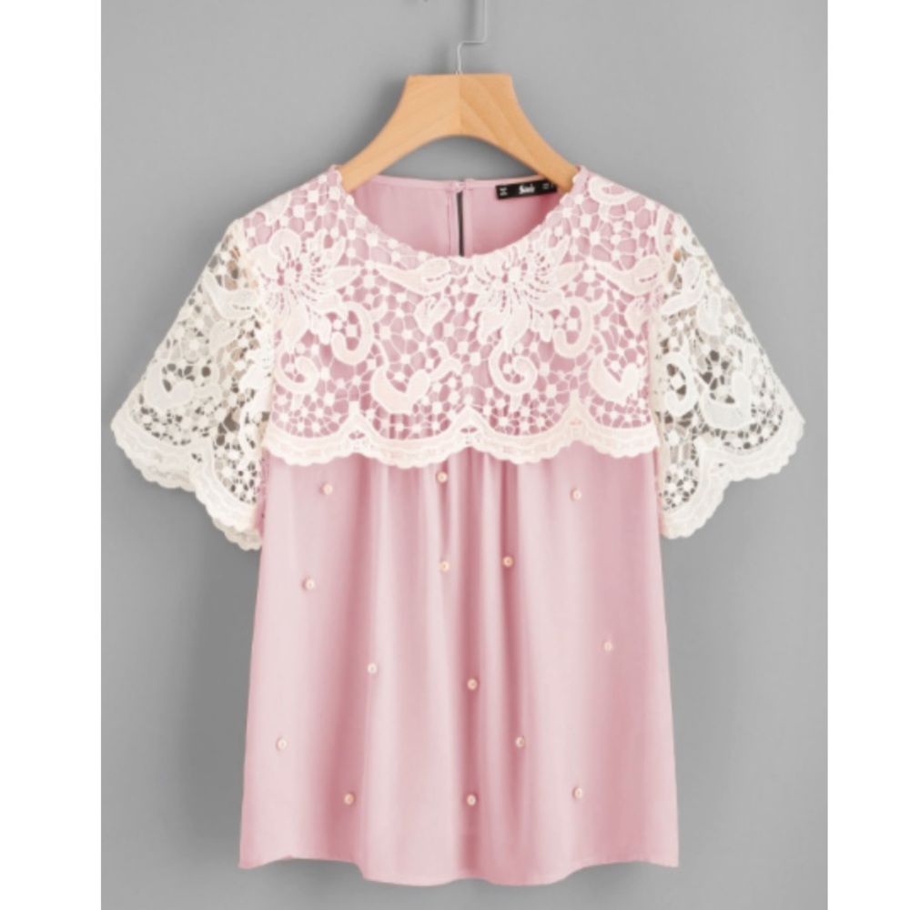 Adorable pink blouse 👚